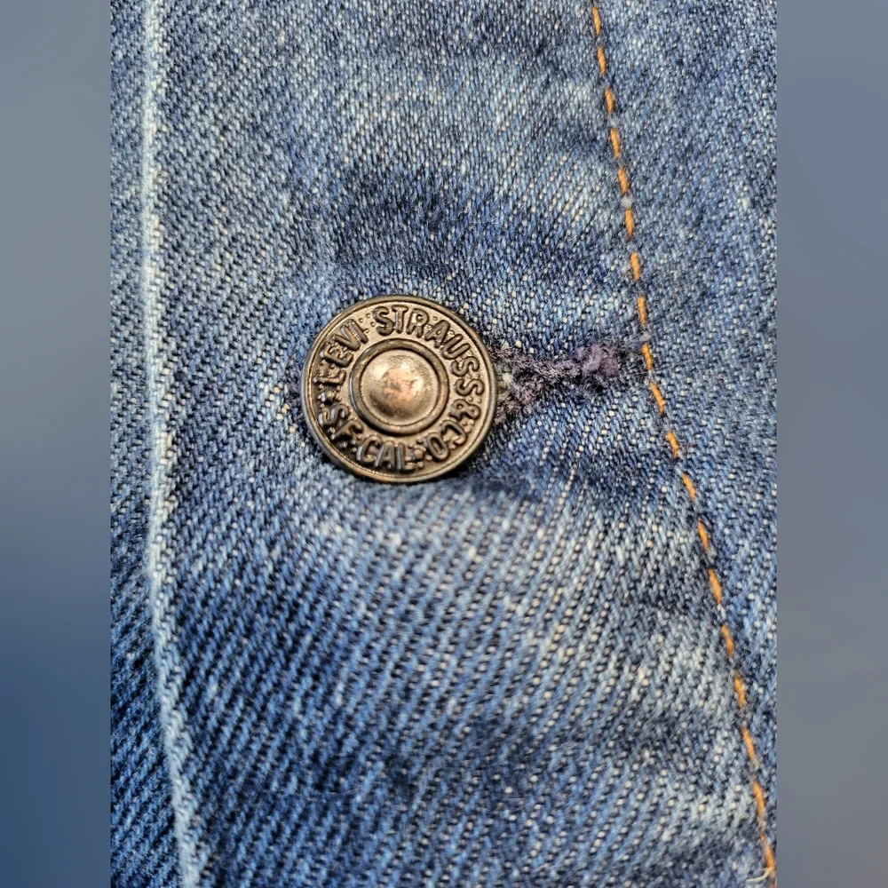 Levi's Men's 42L Medium Wash Trucker 100% Cotton Denim Jean Jacket Vintage Y2K